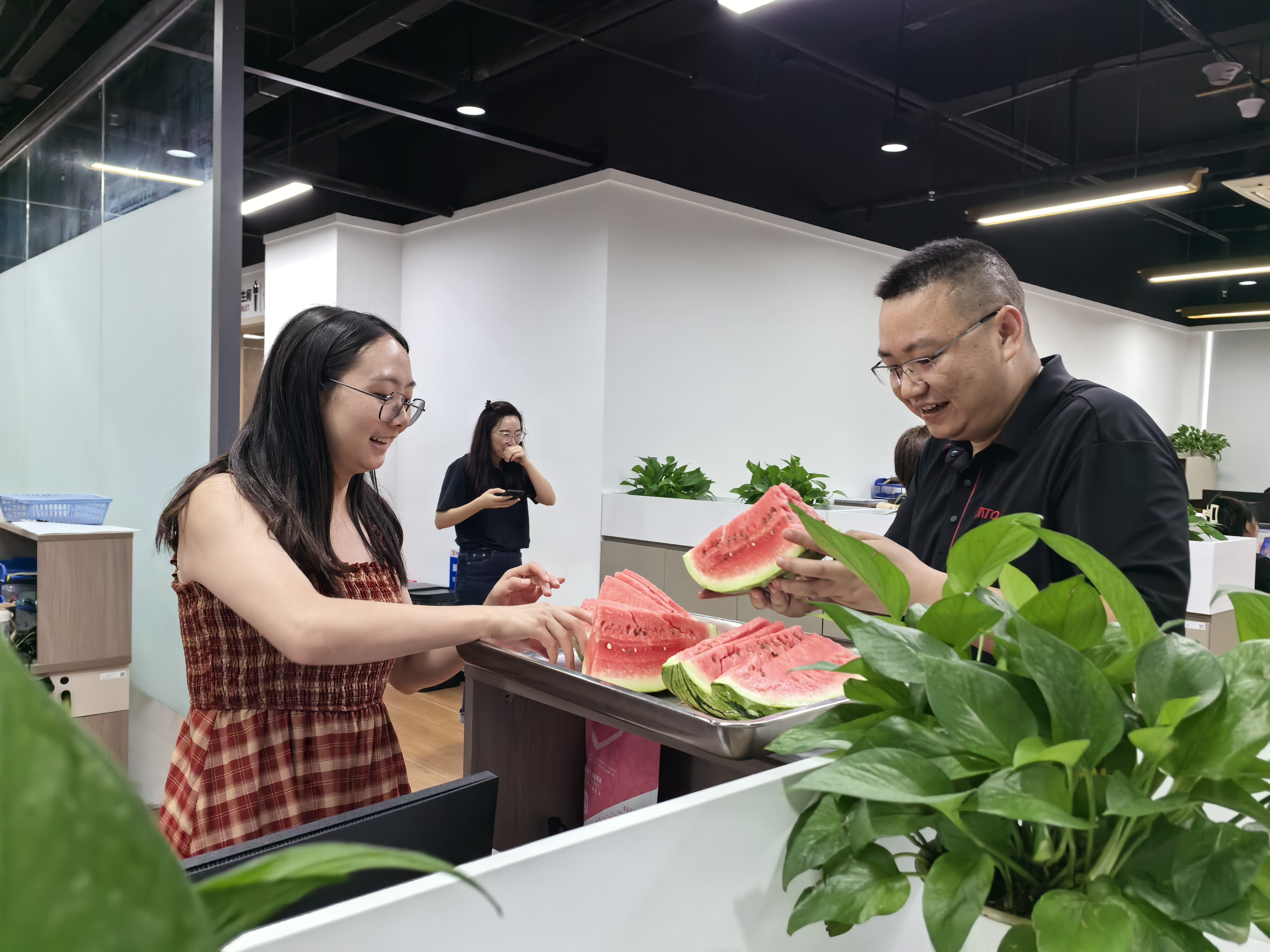 情系員工，暑送清涼——潤通集團開展高溫慰問活動